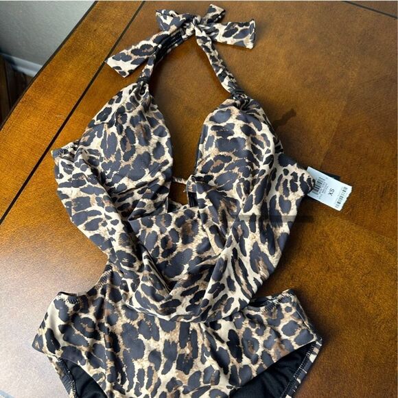 Bar III NWT size XS cheetah print cut out one piece swimsuit ruched bottom - Picture 4 of 12
